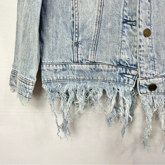 Blank NYC Blue Frayed Hem Denim Trucker Jacket XS - Picture 5 of 6